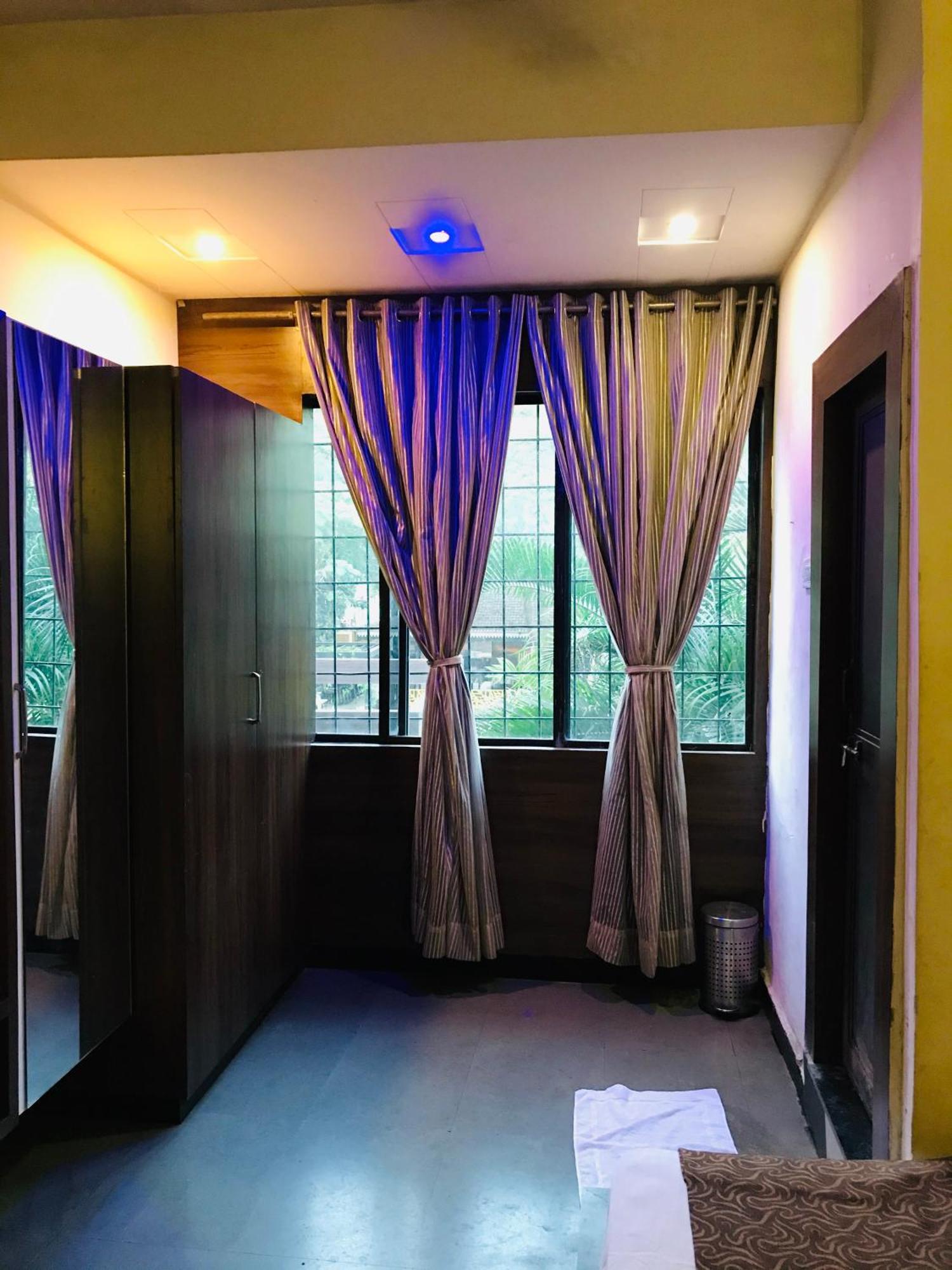 Liva Rooms Nashik Bagian luar foto
