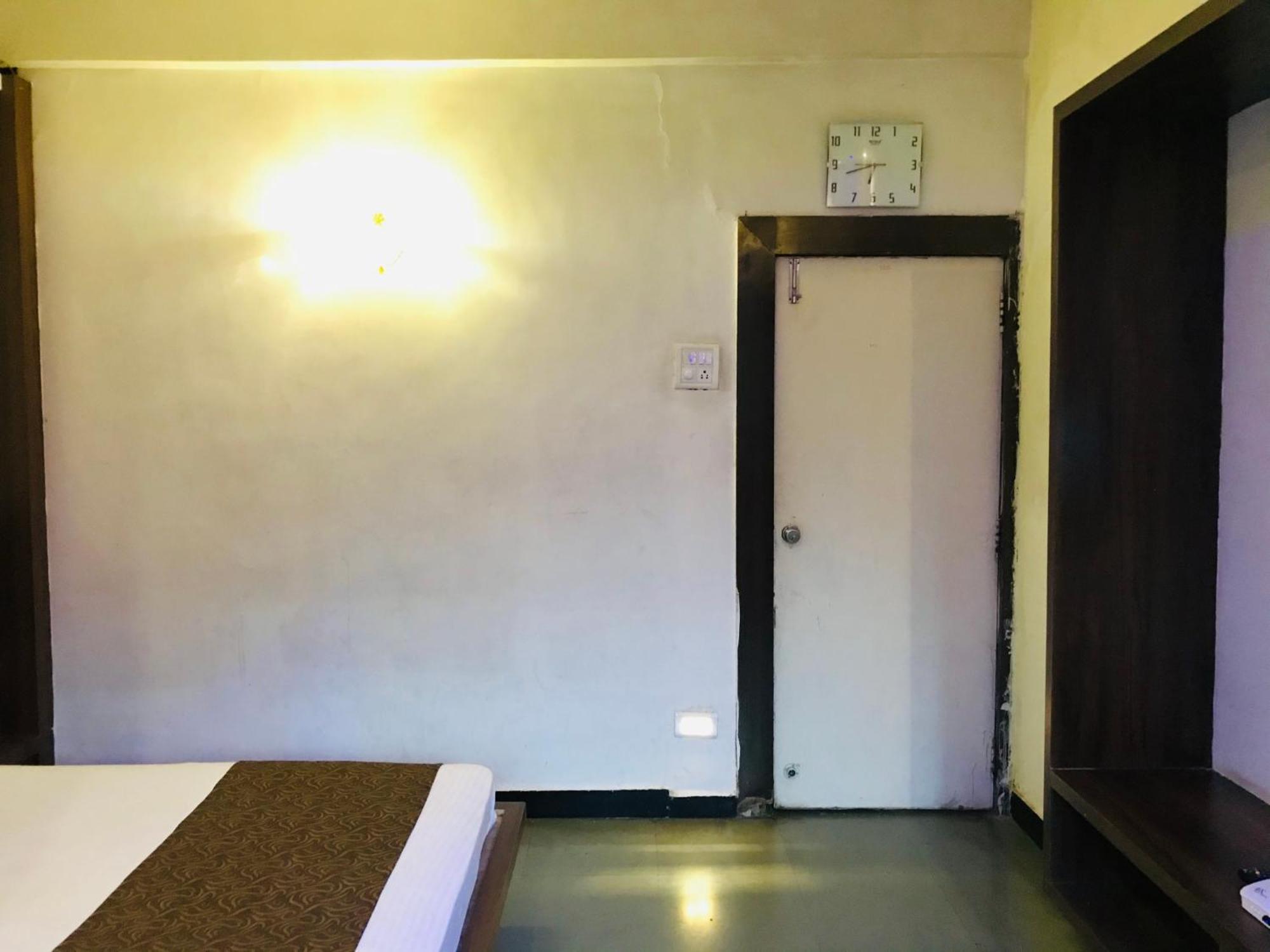 Liva Rooms Nashik Bagian luar foto