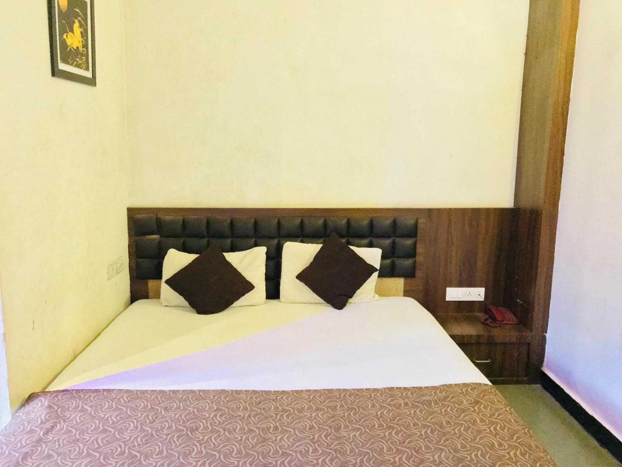 Liva Rooms Nashik Bagian luar foto